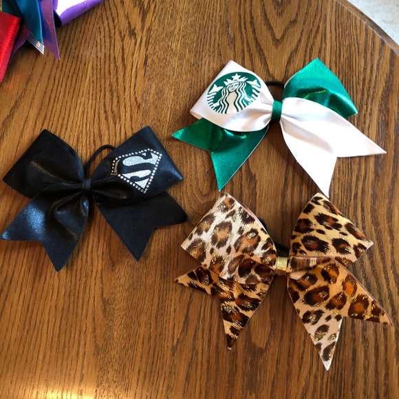 Accessories - Lot of Bows!